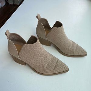 Universal thread boots booties women 7.5 cream tan neutral